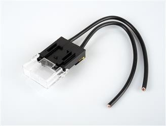 Obudowa bezpiecznika MAXI zaciśnięta na przewodach